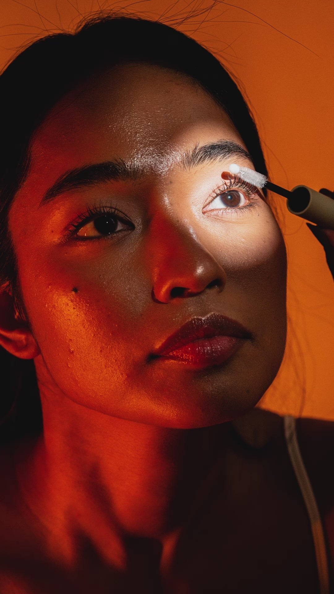 Lightweight, water-based Ginseng Lash & Brow Serum droplet—designed for easy absorption and enhanced lash and brow growth without heaviness.